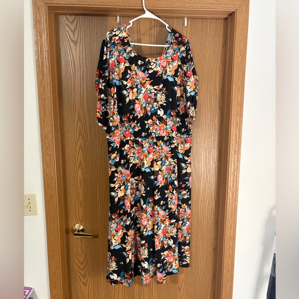 Plus-size Floral Midi Cinch-Sleeve Surplice Dress - Picture 8 of 8